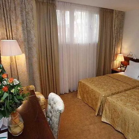 Globo Hotel 4*