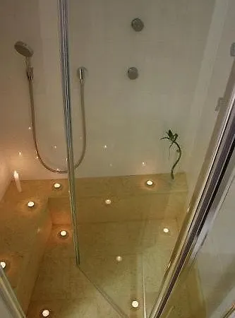 グロボ ホテル 4*